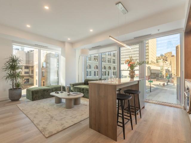 Carré Windsor 1 Bedroom Apartment for Rent at 1114 Rue Saint Antoine O, Montréal, QC H3C 0J3 Vieux Montréal