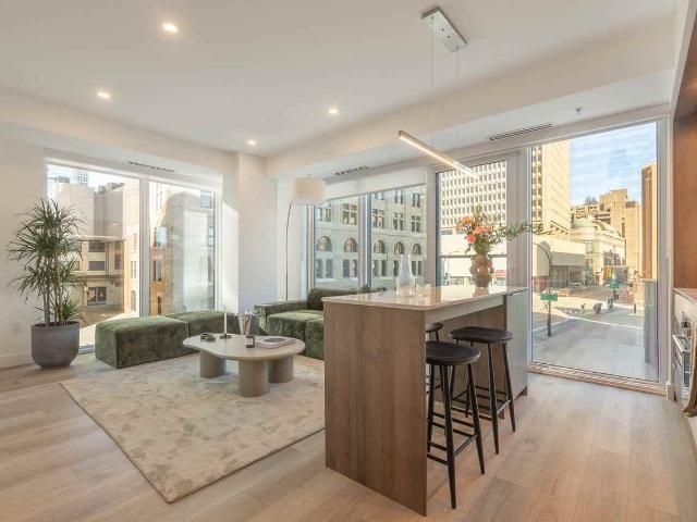 Carré Windsor 1 Bedroom Apartment for Rent at 1114 Rue Saint Antoine O, Montréal, QC H3C 0J3 Vieux Montréal