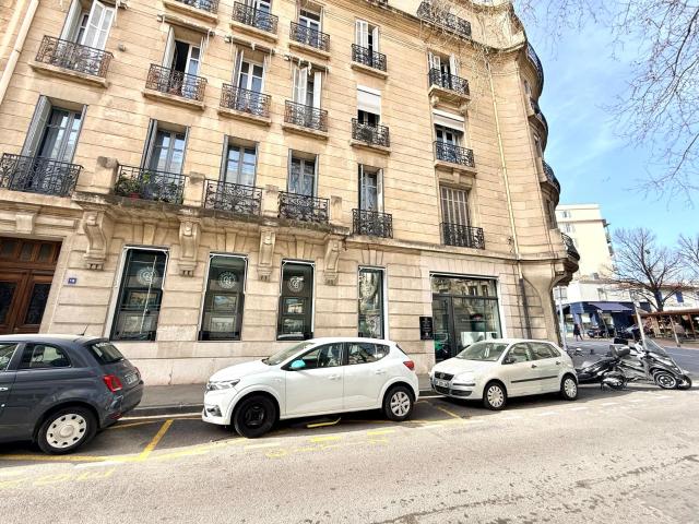 Carré d’Or Marseille 13008 Murs commerciaux rarissimes à saisir