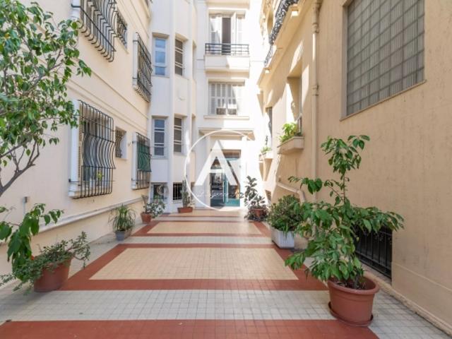 CARRE D OR STUDIO PROCHE PROMENADE DES ANGLAIS