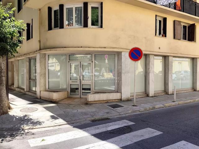 Carré d'or 166m2 en RDC adapté PMR m² Antibes