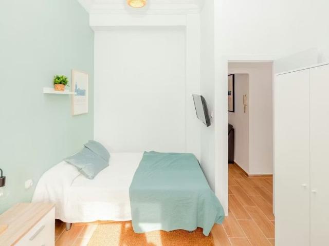 Carrer Cadis, Valencia, Valencian Community 46006