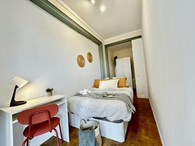 Carrer de Balmes, Barcelona, Catalonia 08022