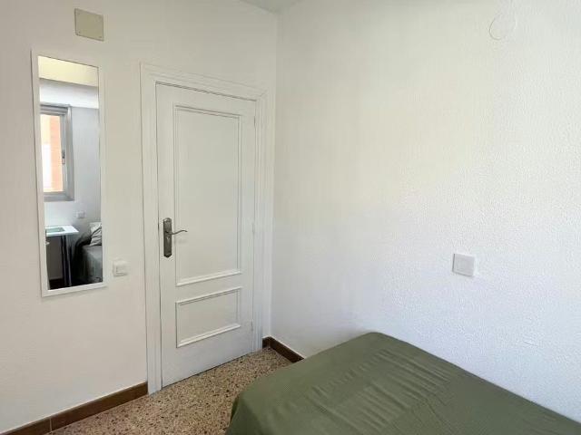Carrer de Bernat i Baldoví, Burjassot, Valencian Community 46100