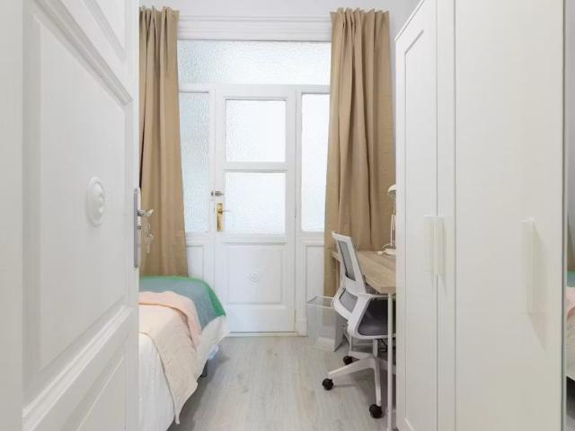Carrer de Guillem de Castro, Valencia, Valencian Community 46008