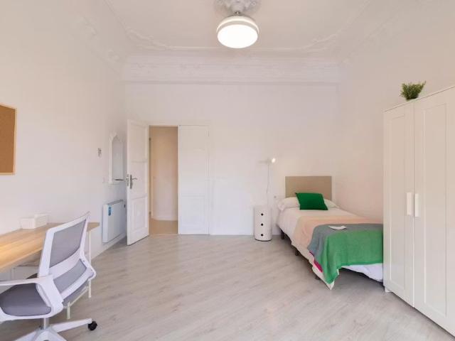 Carrer de Guillem de Castro, Valencia, Valencian Community 46008
