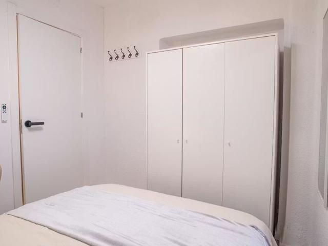 Carrer de Guillem Sorolla, Valencia, Valencian Community 46001
