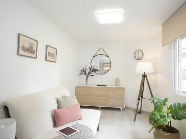 Carrer de Guillem Sorolla, Valencia, Valencian Community 46001
