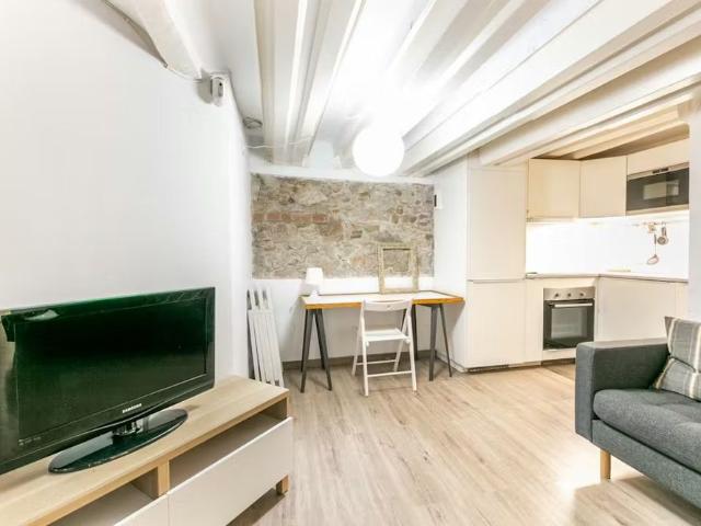 Carrer de la Lluna, Barcelona, Catalonia 08001