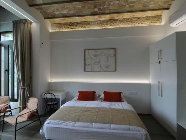 Carrer de la Reina, Valencia, Valencian Community 46011