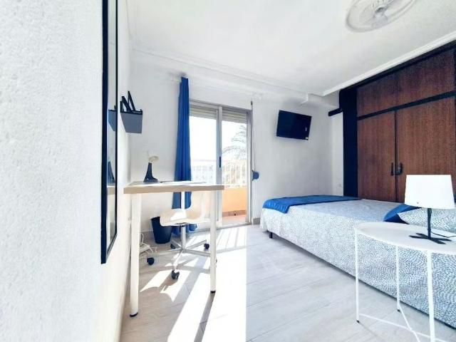 Carrer de la Reina, Valencia, Valencian Community 46011