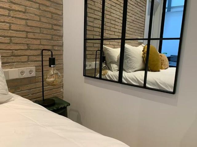 Carrer de la Reina, Valencia, Valencian Community 46011