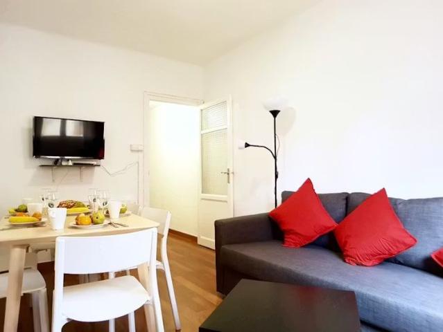 Carrer de Pareto, L'Hospitalet de Llobregat, Catalonia 08902