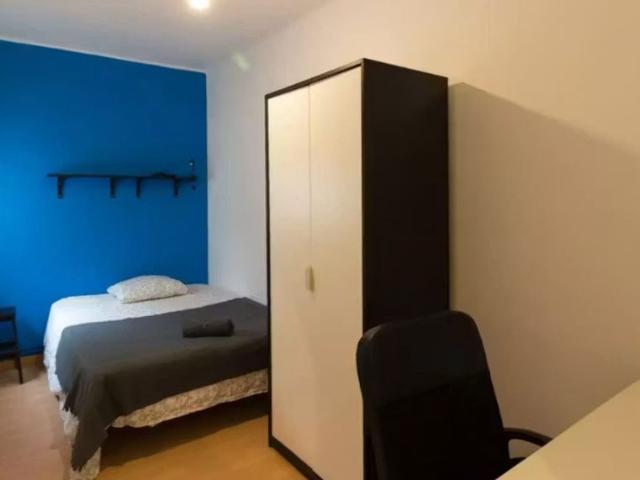 Carrer de Pareto, L'Hospitalet de Llobregat, Catalonia 08902