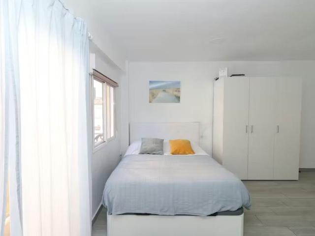 Carrer del Pintor Ferrandis, Valencia, Valencian Community 46011