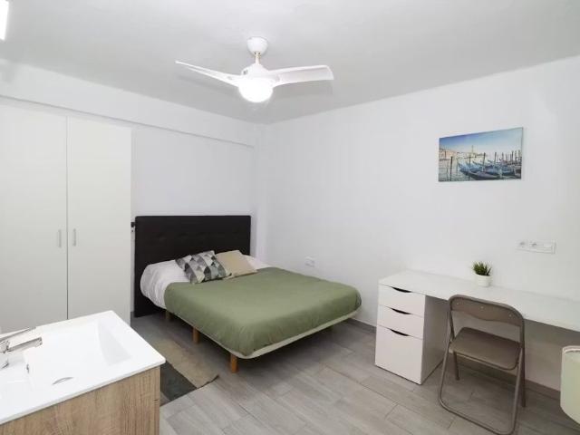 Carrer del Pintor Ferrandis, Valencia, Valencian Community 46011