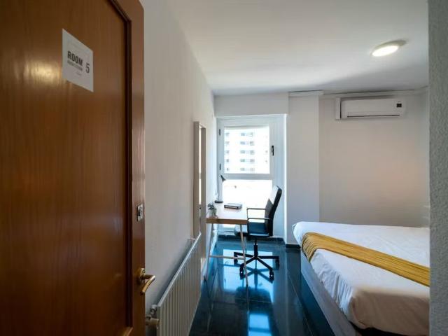 Carrer Serpis, Valencia, Valencian Community 46022