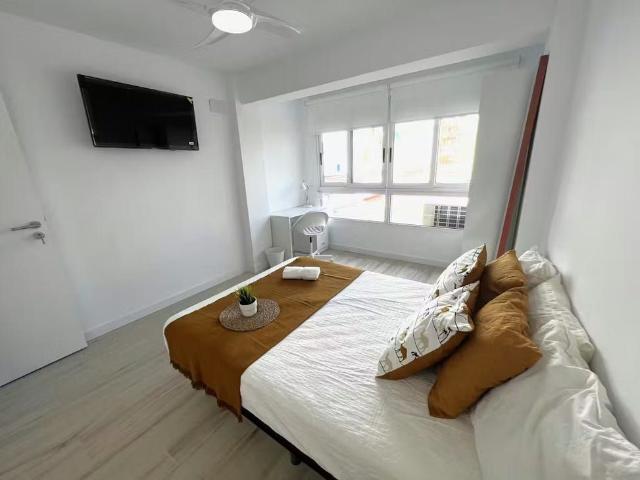 Carrer Poeta Artola, Valencia, Valencian Community 46021