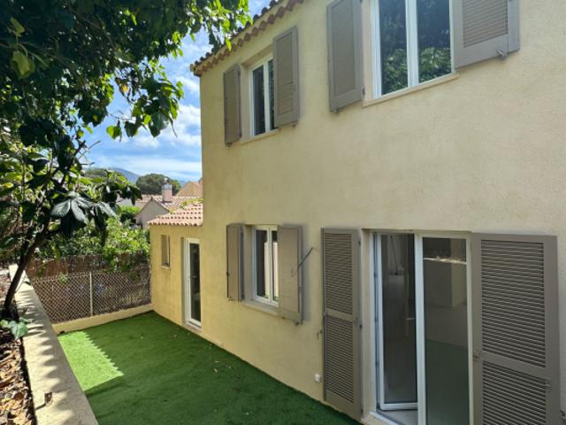 CARROS: Maison 4 pièces avec Garage