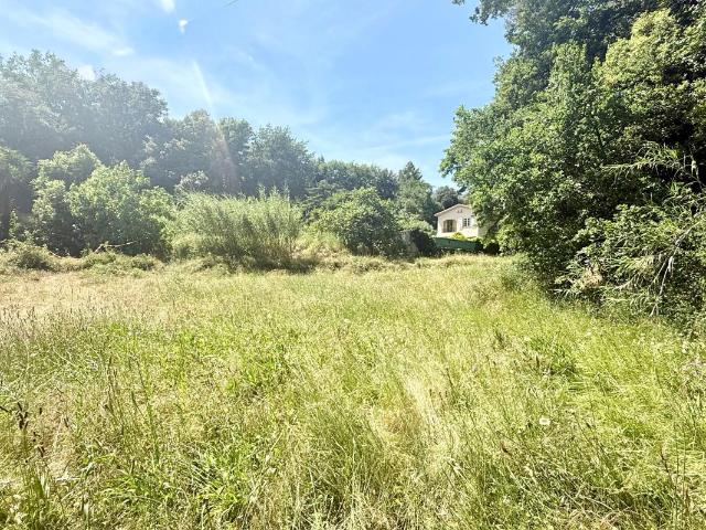 CARROS – Terrain constructible de 1 000 m²