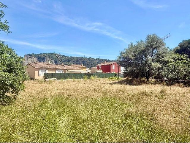 CARROS – Terrain constructible de 1 000 m²