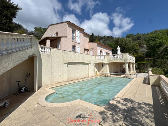 Carros Village villa de 4 pièces avec piscine et terrain att