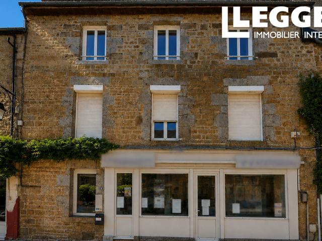 Carrouges Centre – Ensemble immobilier avec commerce loué, 2 maisons, gîte et jardin clos