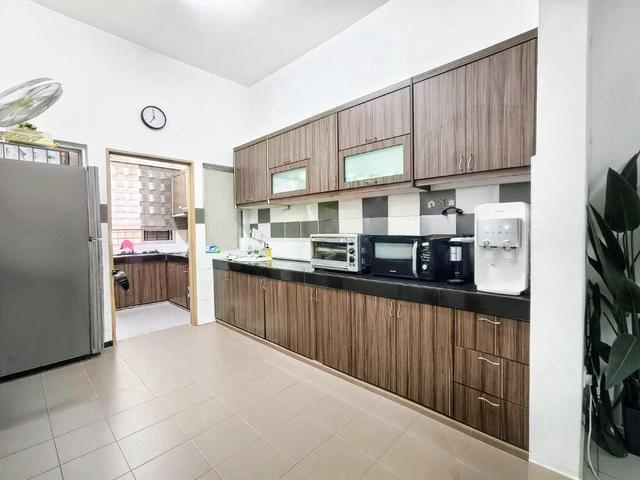 Castana SP6 Sri Pristana Saujana Utama 2 Storey with kitchen cabinet