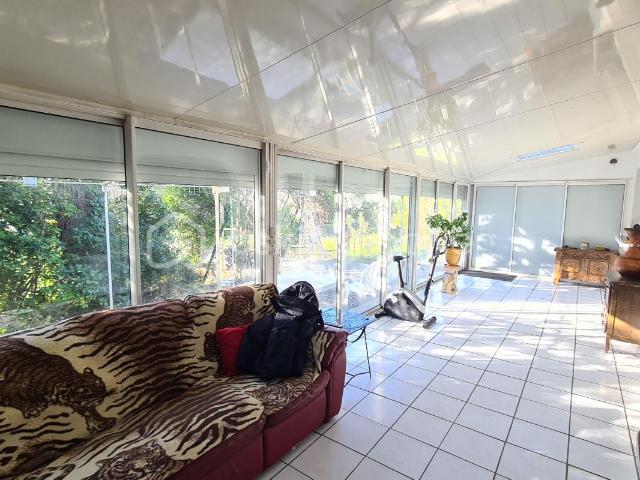 Castanet Maison de plain pied avec piscine et dépendances
