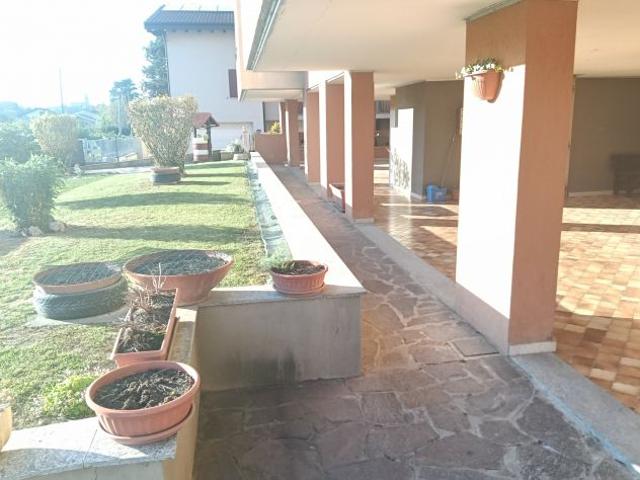 CASTEGGIO PV VENDITA in tranquilla zona residenziale 3 locale con box