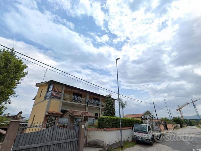 CASTELVERDE TRILOCALE ARREDATo CON CORTE ESTERNA