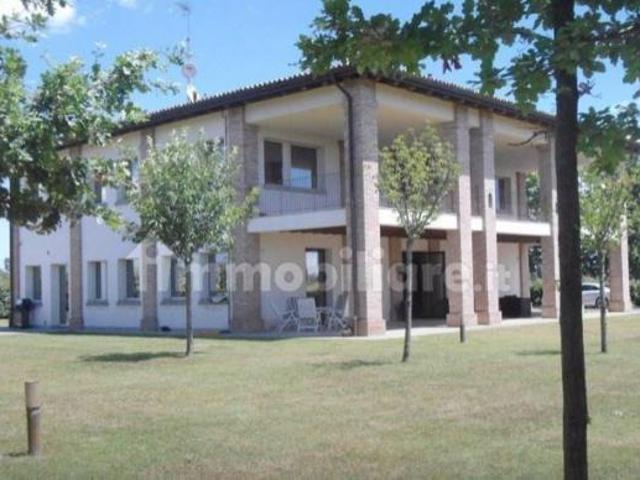 Castel Maggiore BO Affittasi villa ad uso ufficio/showroom