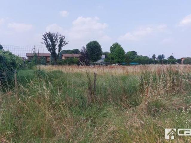 CASTEL ROZZONE TERRENO AGRICOLO In zona tranquilla, poco distante dal centro paese, proponiamo in vendita terreno agricolo per un totale di 4.430