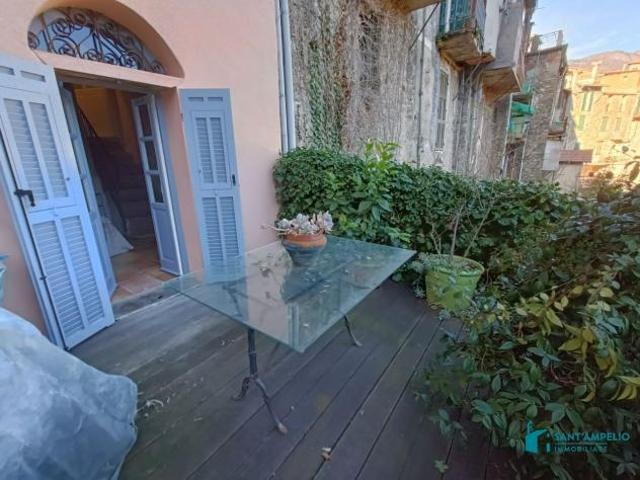 Castel Vittorio VENDESI CASA INDIPENDENTE