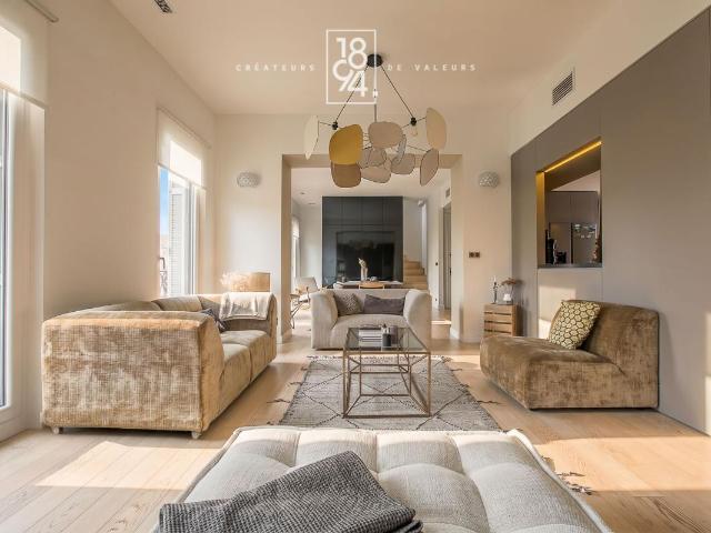 Castellane – Élégant duplex d’architecte avec terrasse – 144 m² dernier étage