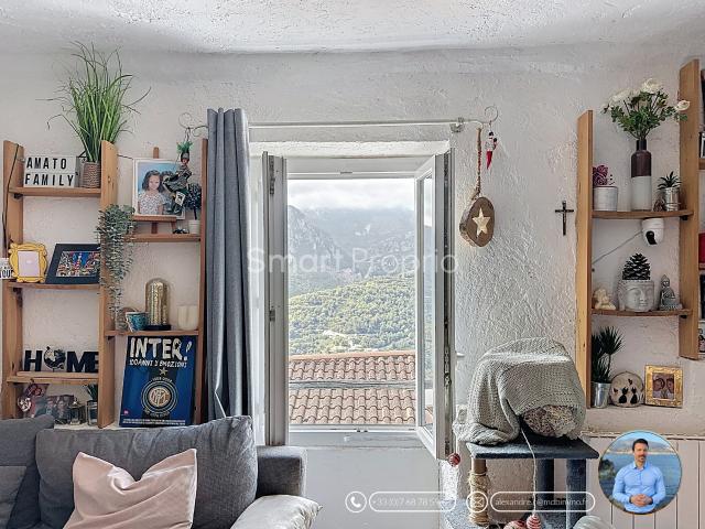 CASTELLAR VILLAGE Maison de village 5P TRIPLEX traversant 114m2 carrez EXPO OUEST