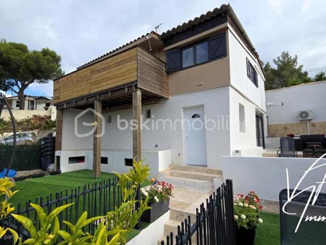 Castellet – Maison divisée en deux logements dans résidence sécurisée avec piscine