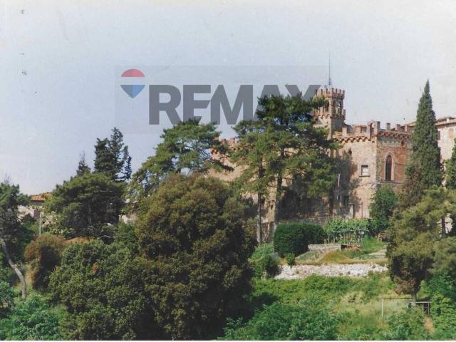 Castello in vendita a Bucine
