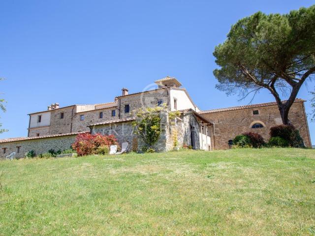 Castello in vendita di 1597 m² in Strada Senza Nome