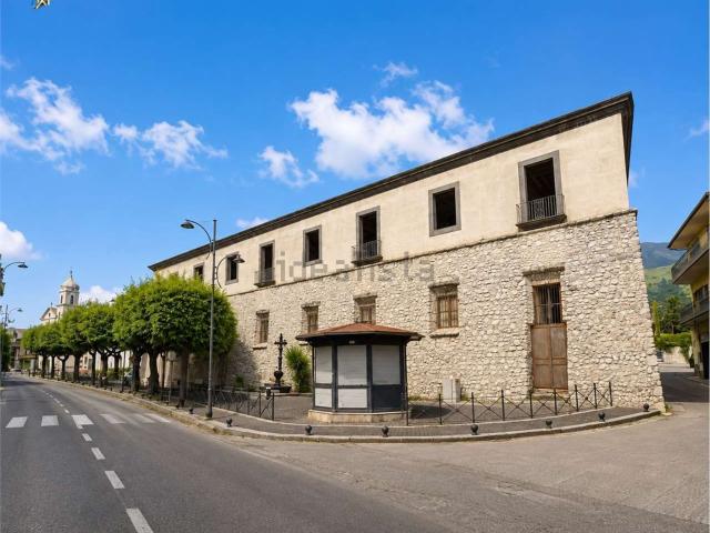 Castello in vendita di 2300 m² in Via Roma, 134