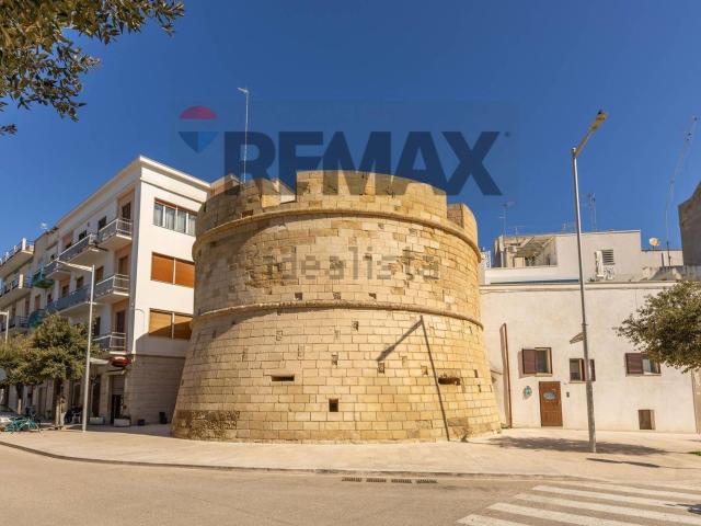 Castello in vendita di 350 m² in Piazza XX Settembre, 104