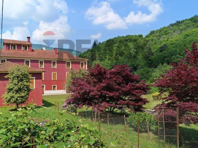 Castello in vendita di 877 m²