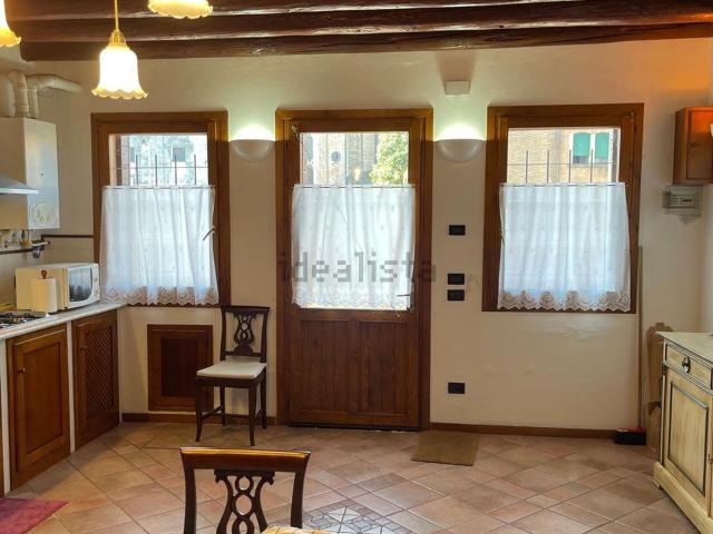 Castello in affitto di 110 m² in Via Mure Nord