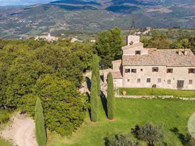 Castello La Sorgente · Trn139 m² Baschi