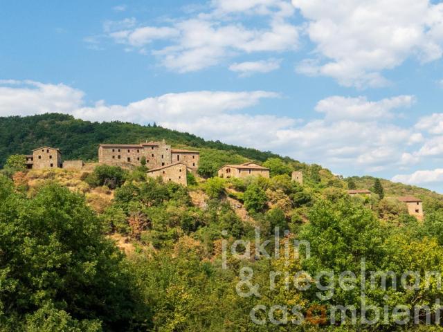 Castello medievale a sud di Firenze ristrutturato struttural. 4407m² Figline Valdarno