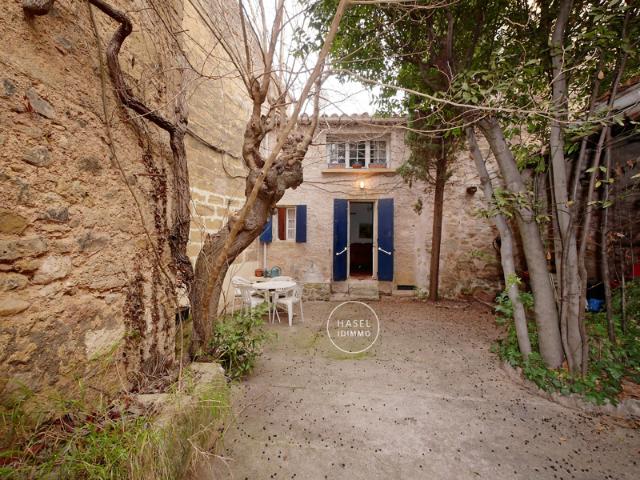 Castelnau de Guers, secteur Pézenas, centre historique, deux