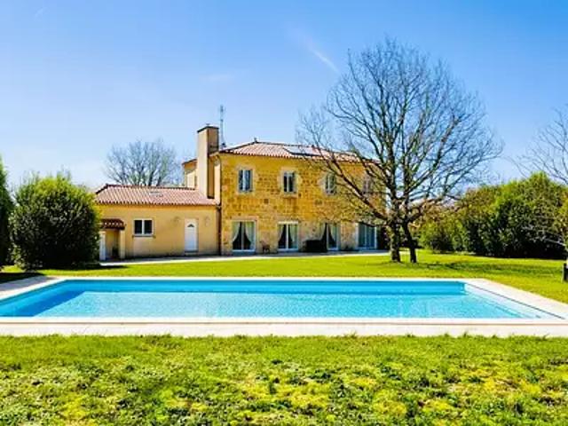 Castelnau de Montmiral 81140 Achat / Vente maison 7 pièces t7 au dernier étage piscine