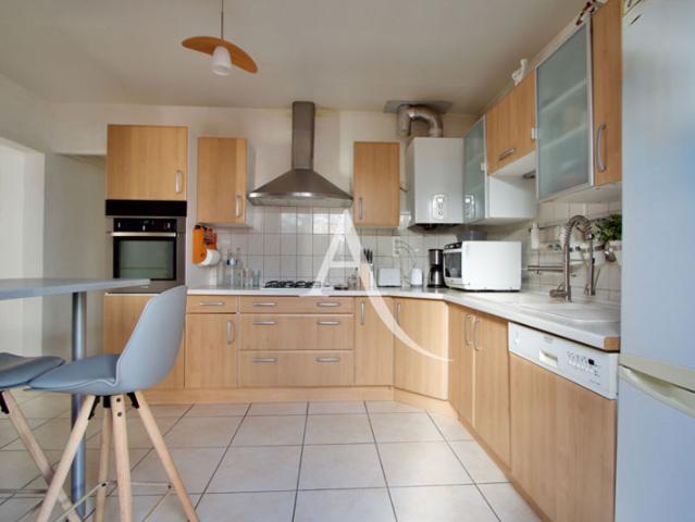 CASTELNAU LE LEZ CENTRE VILLE APPARTEMENT T4 AVEC VERANDA ET BALCON