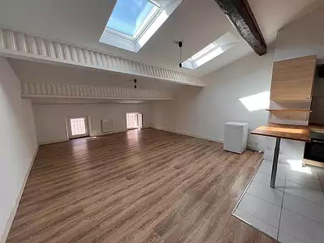 Castelnaudary 11400 Location appartement 1 pièce t1 au dernier étage