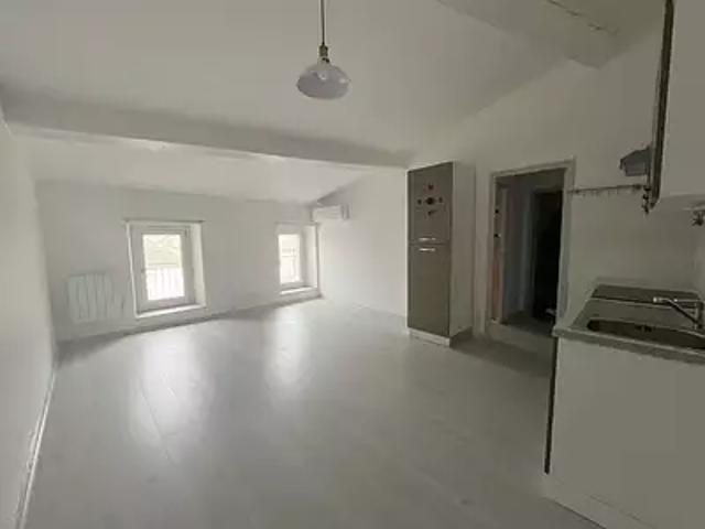 Castelnaudary 11400 Location appartement 2 pièces t2 au dernier étage